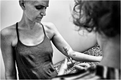 El día a día de una mujer con cáncer fotografiado por su marido