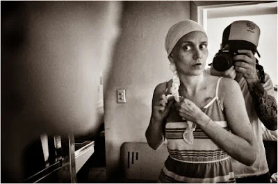 El día a día de una mujer con cáncer fotografiado por su marido