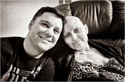 El día a día de una mujer con cáncer fotografiado por su marido