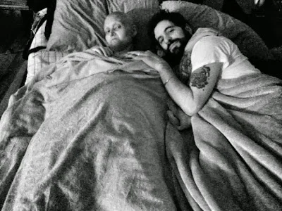 El día a día de una mujer con cáncer fotografiado por su marido