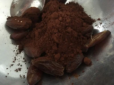 Pastel de quinoa y chocolate, vegano, sin azúcar y sin gluten