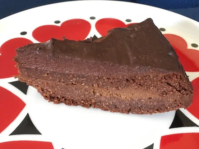 Pastel de quinoa y chocolate, vegano, sin azúcar y sin gluten