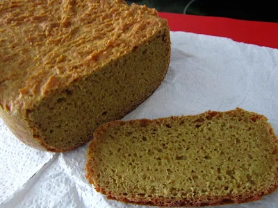 Pan de espelta, quinoa, maiz y cúrcuma por Amparo Carpi