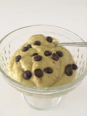 Helado cremoso de aguacate y plátano