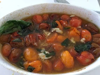 Spaghetti de calabacín con tomates asados