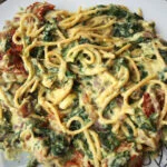 Spaghetti con salsa de hummus