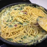 Spaghetti con salsa de hummus