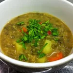 Sopa de soja verde con verduras