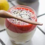 Yogurt de Anacardos y Mermelada Fresca