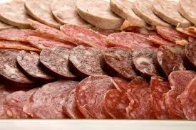 El alto consumo de embutidos y salchichas se relaciona con la aparición de cáncer