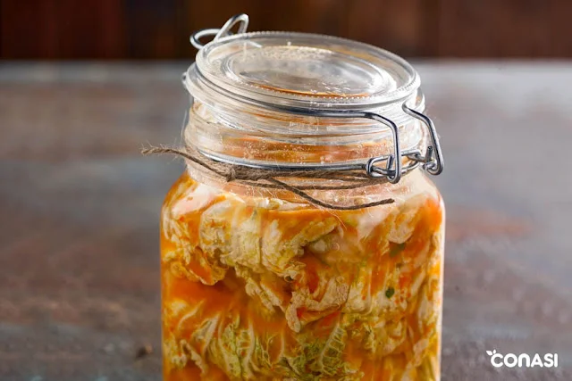 Kimchi, verdura fermentada rica en probióticos