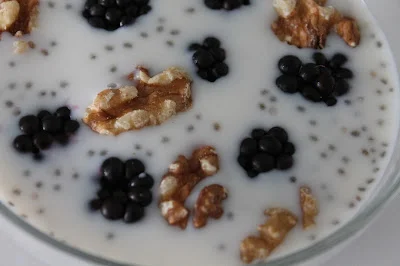 Pudín de chía con frutos secos y fruta