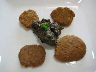 Paté de champiñones y Pan de tomate crudivegano