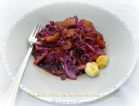 Ensalada tibia de col lombarda con manzana.