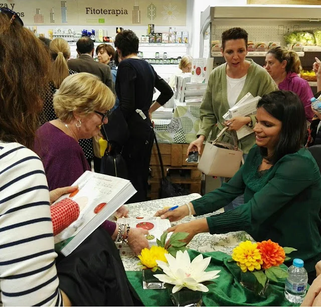 Encuentro de mujeres que han pasado por el cáncer compartiendo juntas