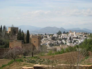 De paseo por la Alhambra, una buena actividad anticáncer.