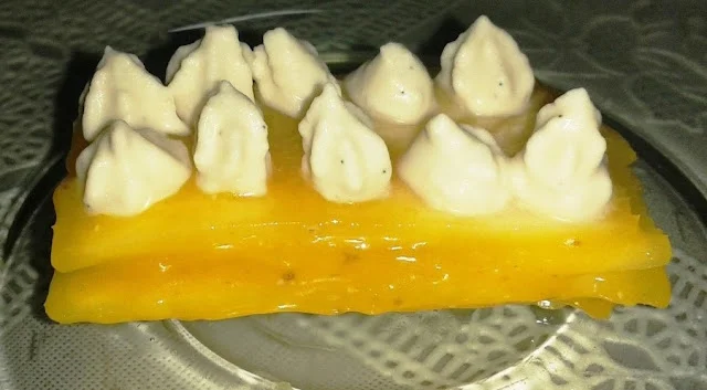 Milhojas tropical de piña, mango y coco (sin lácteos)