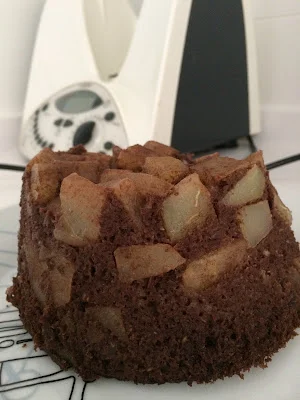 Pudin de chocolate y pera para aprovechar el pan duro