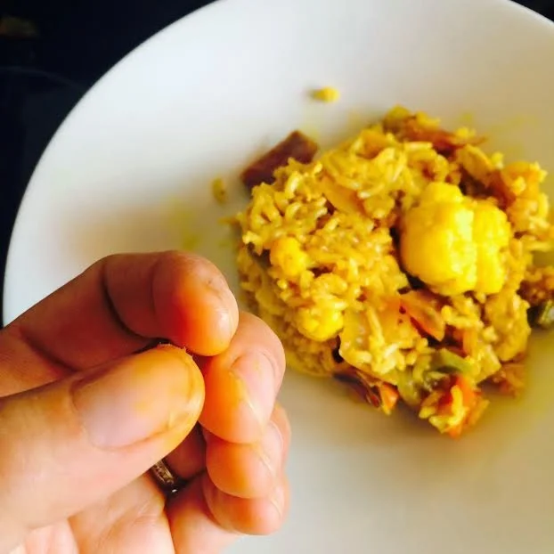 Arroz integral con verduritas y tofu a la cúrcuma