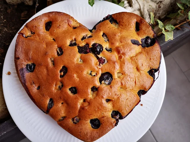 Bizcocho integral de frutos rojos con thermomix