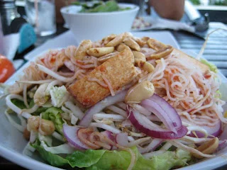 Ensalada al estilo indonés con Tofu