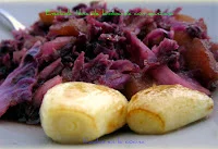 Ensalada tibia de col lombarda con manzana.