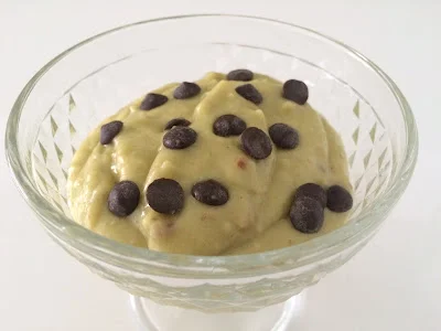 Helado cremoso de aguacate y plátano