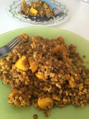 Lentejas con arroz y manzana al curry