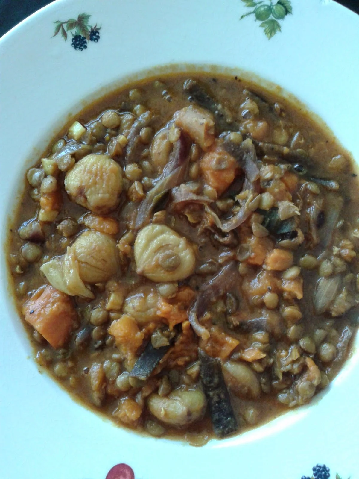 LENTEJAS CON CASTAÑAS, BONIATO Y ALGAS A LA CURCUMA por Helena Nogales