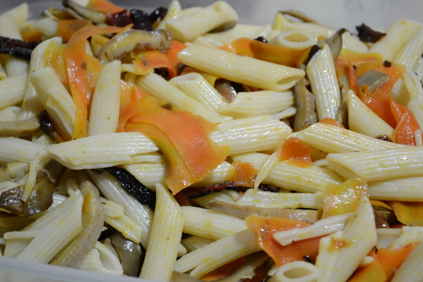 Macarrones de Espelta con setas y zanahoria