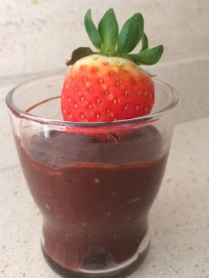Mousse vegana de cacao y aguacate