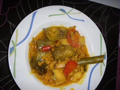 Paella de arroz integral con verduras