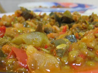 Pisto con lentejas: plato completo