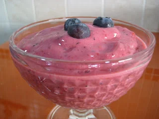 Smoothie con frutos rojos y kiwi