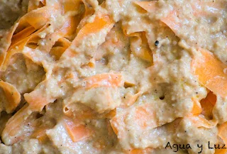 TALLARINES DE ZANAHORIA CON SALSA DE SÉSAMO Y MOSTAZA por Cris