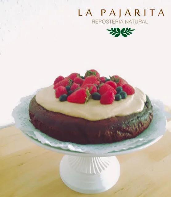 Tarta con crema de anacardos y frutos rojos receta saludable anticáncer Dra. Odile Fernández